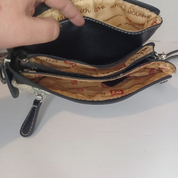 Stone Mountain Monarch Floral Trifecta Crossbody Bag Many Pouches/Pockets - Picture 7 of 8